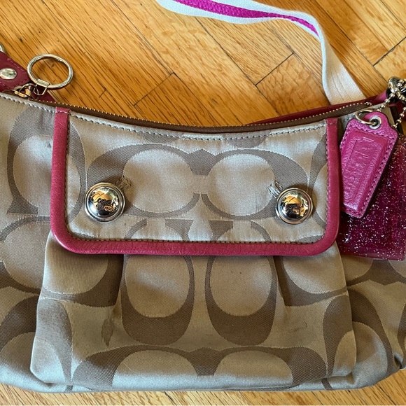 Small Coach Handbag - Picture 3 of 4